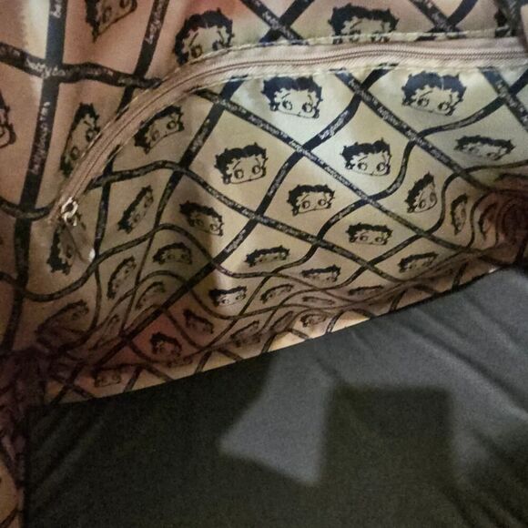 NWOT Betty Boop Duffle Bag - Picture 8 of 9